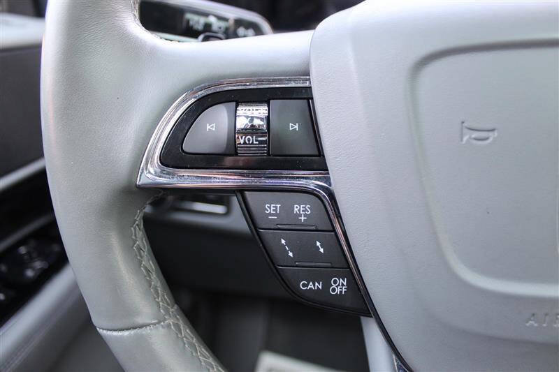 Used 2018 Lincoln Navigator Reserve w/ Technology Package AWD/4WD image 16