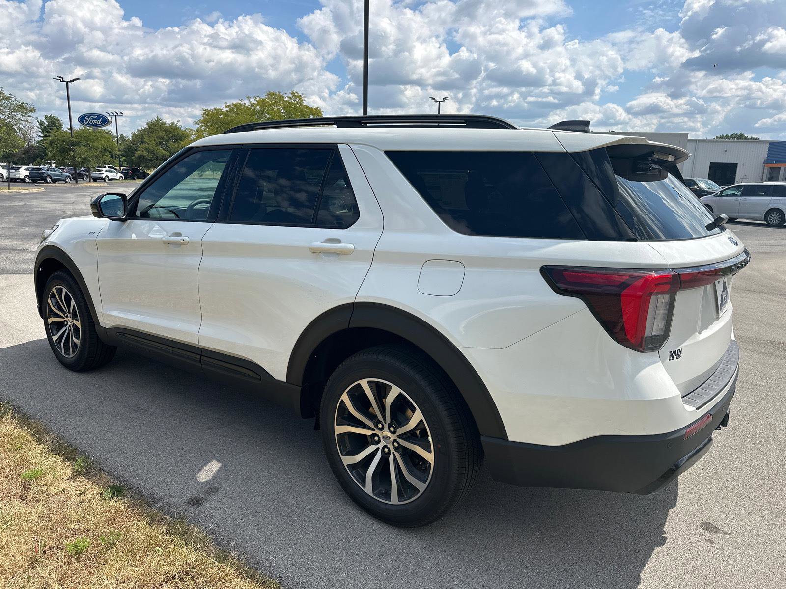 New 2025 Ford Explorer ST-Line image 3
