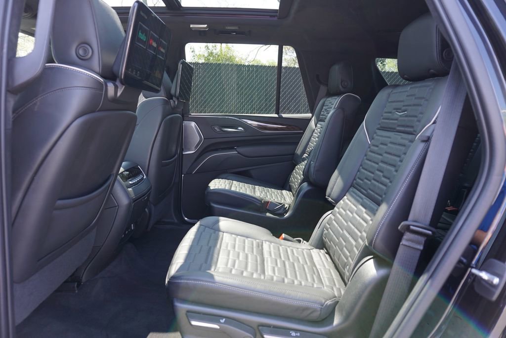 Used 2022 Cadillac Escalade Sport Platinum w/ LPO, ONYX Package image 30