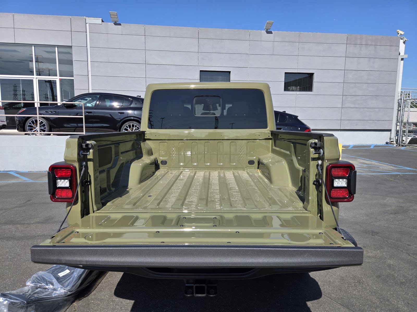 New 2026 Jeep Gladiator Rubicon w/ Steel Power Dome Hood Package AWD/4WD image 31