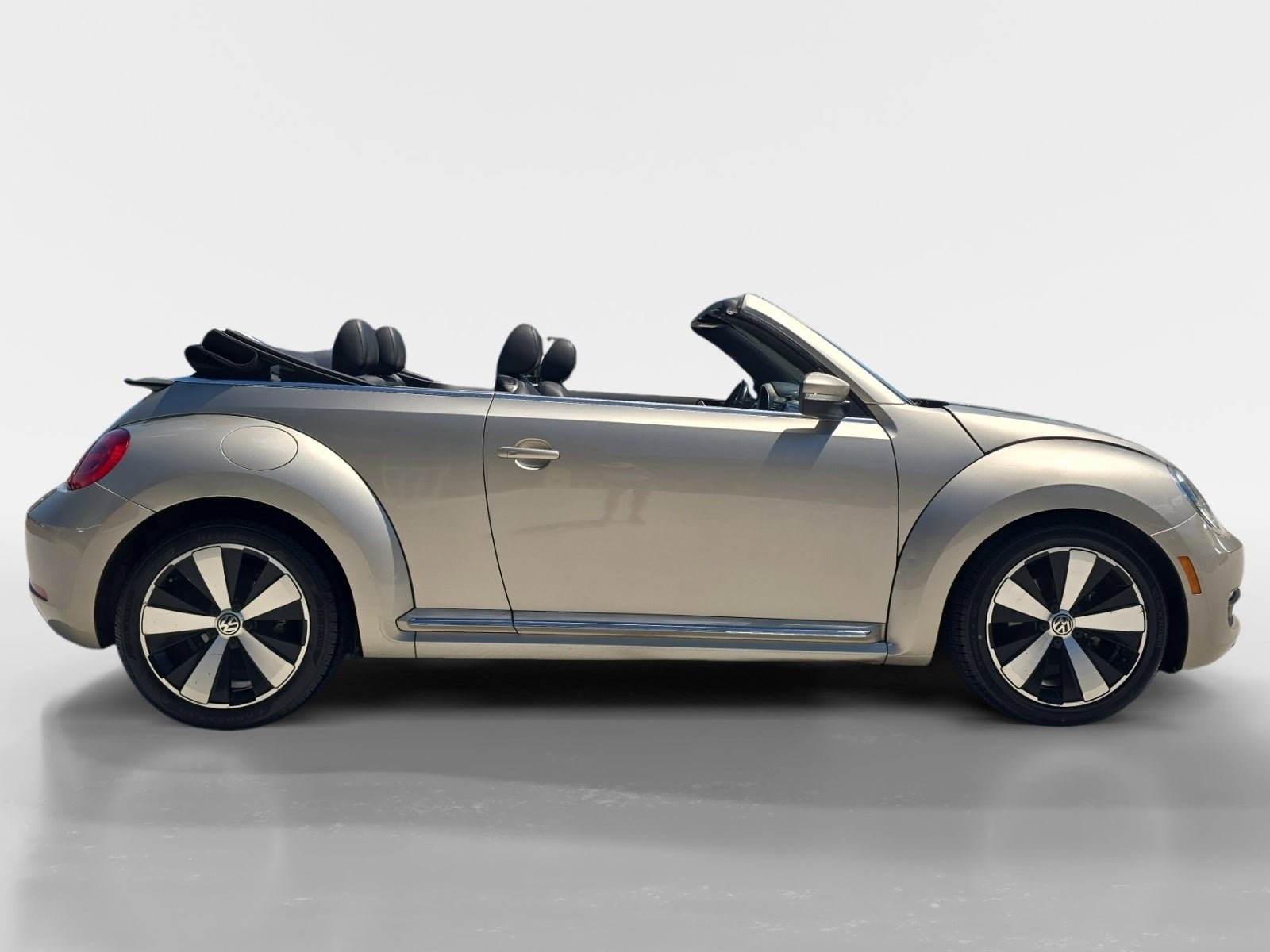 Used 2016 Volkswagen Beetle 1.8T SE FWD image 2
