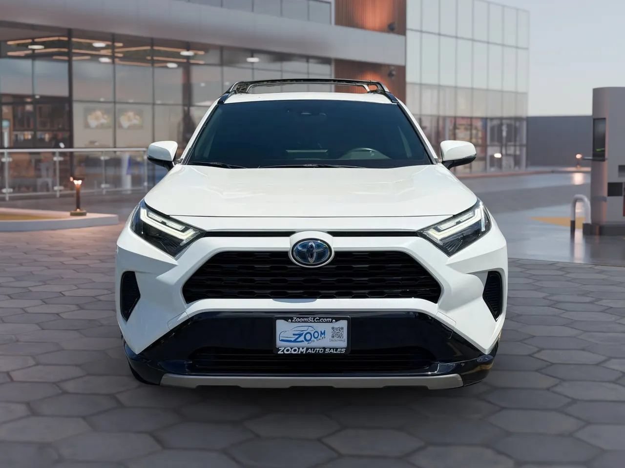 Used 2022 Toyota RAV4 SE w/ Convenience Package AWD/4WD image 2