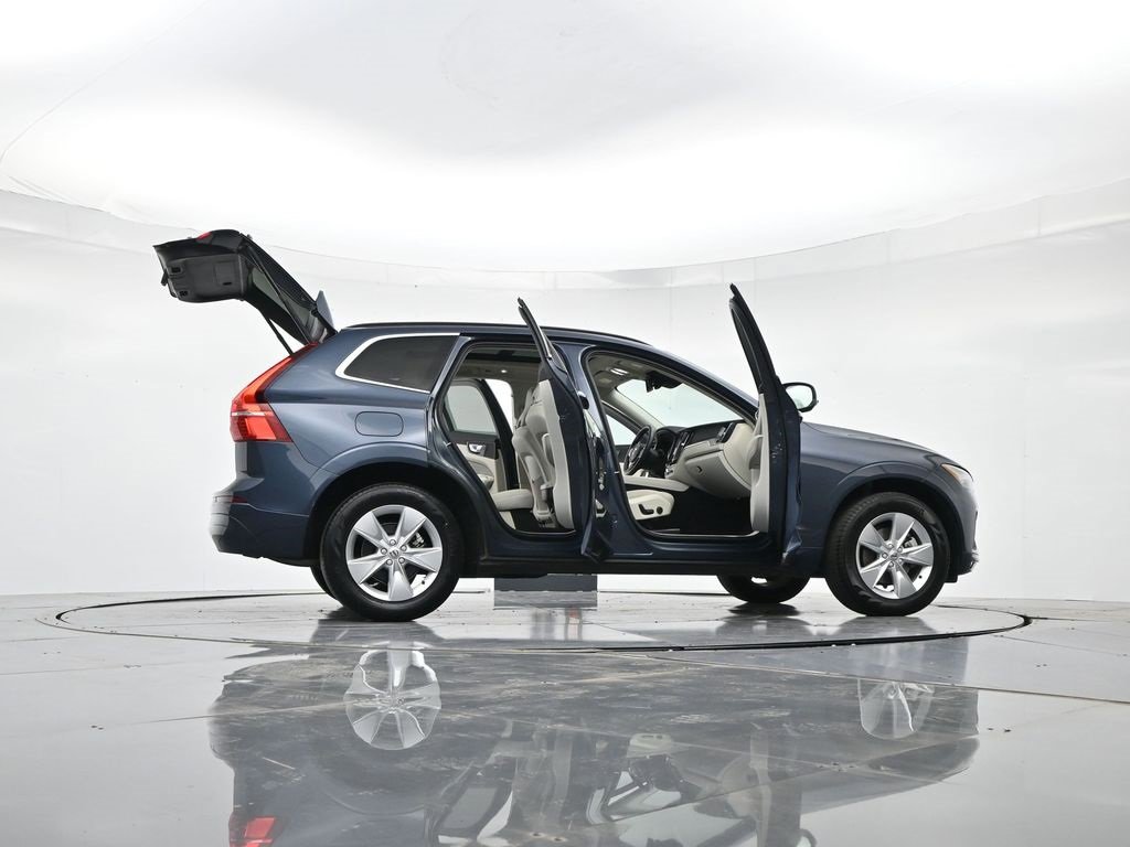 Used 2022 Volvo XC60 B5 Momentum image 46