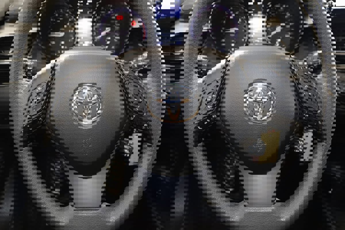 Used 2021 Toyota C-HR LE image 33