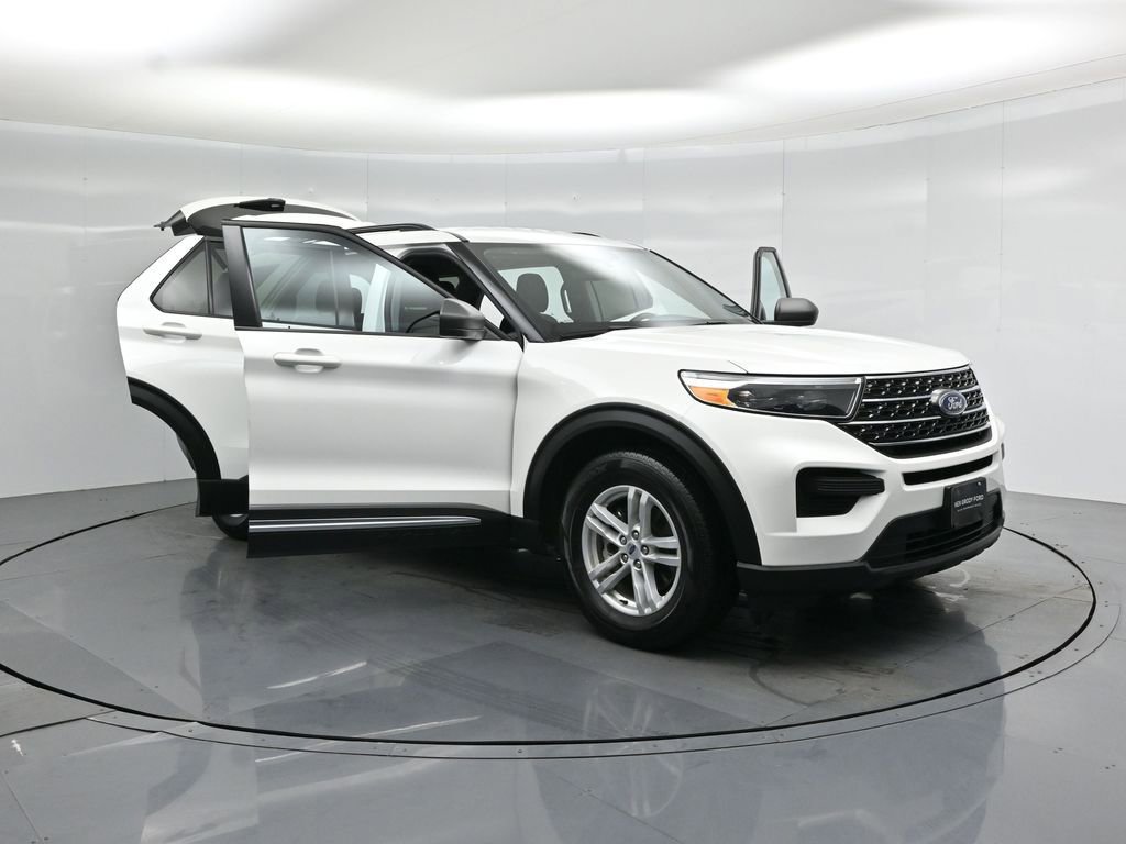 Certified 2024 Ford Explorer XLT RWD image 32