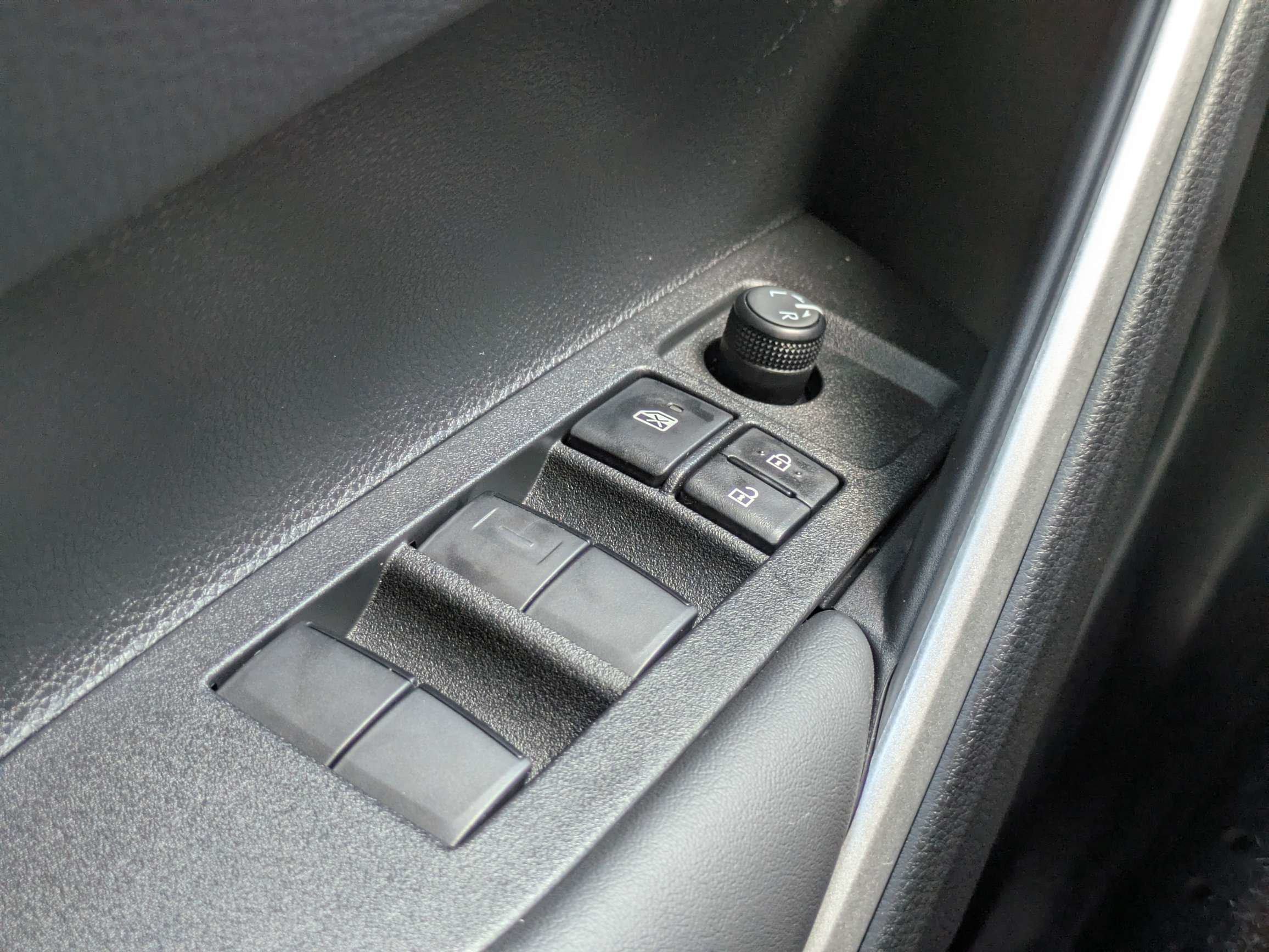 New 2026 Toyota Corolla Cross AWD Hybrid w/ Moonroof Package image 24