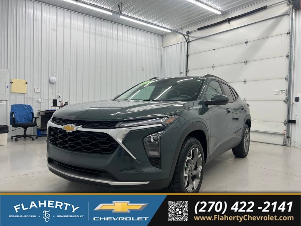 Used 2025 Chevrolet Trax LT FWD image 6