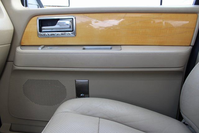 Used 2008 Lincoln Navigator L 4WD image 31
