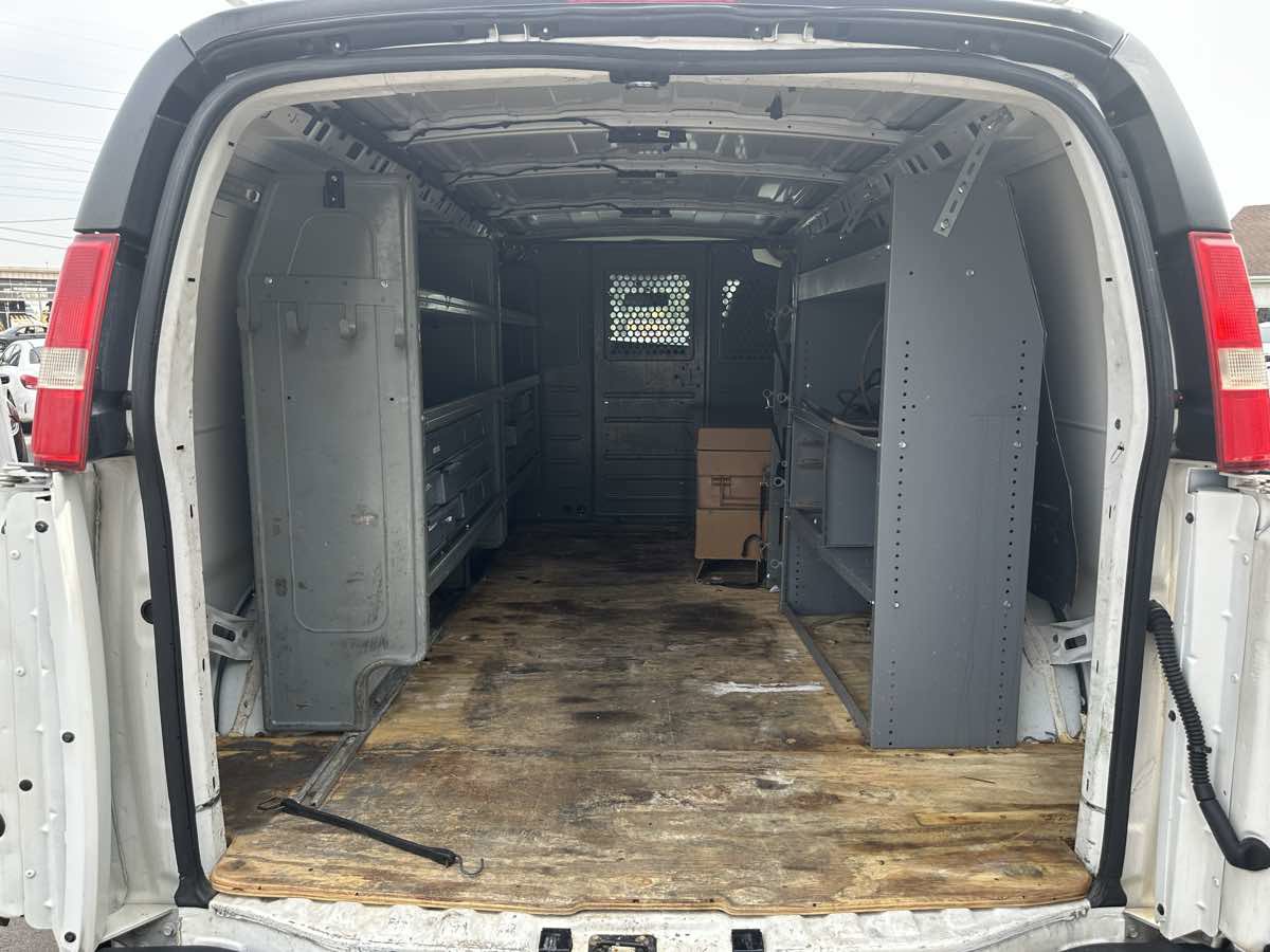 Used 2015 Chevrolet Express 2500 image 28