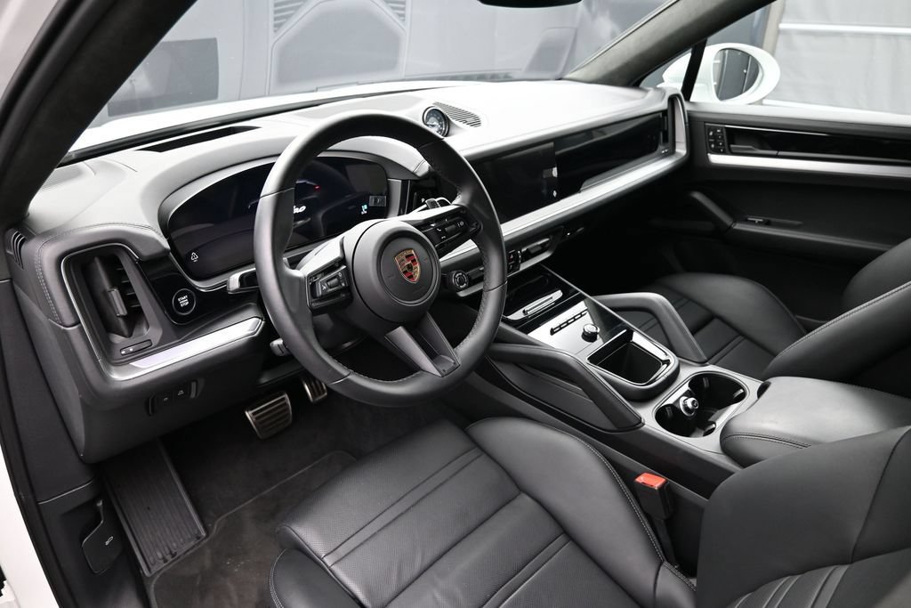 Used 2024 Porsche Cayenne Turbo AWD/4WD image 4