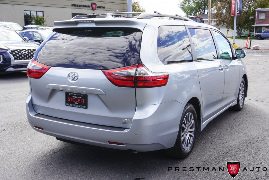 Used 2020 Toyota Sienna XLE w/ XLE Navigation Package FWD image 20