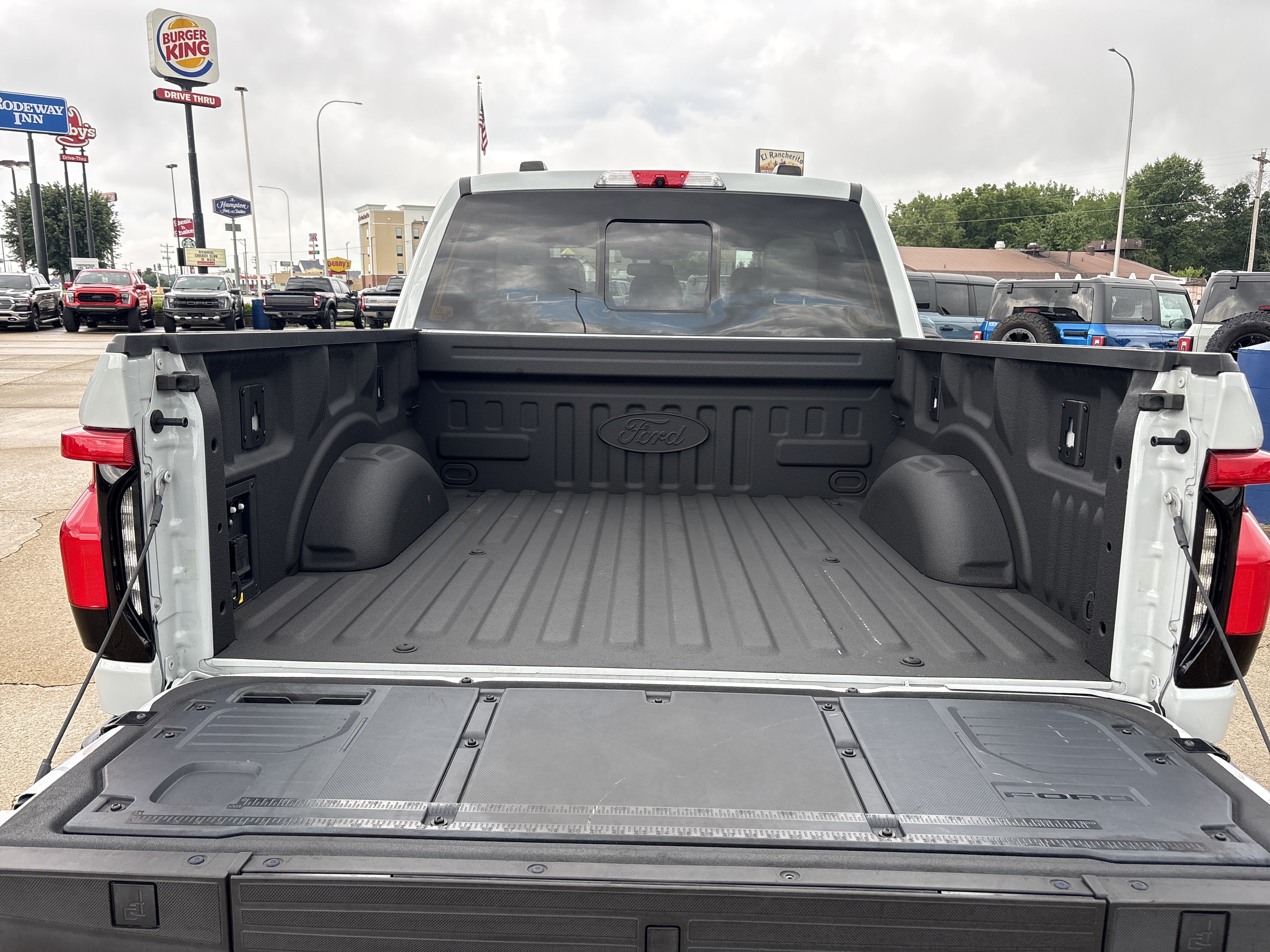 Used 2023 Ford F150 Lightning Platinum AWD/4WD image 5