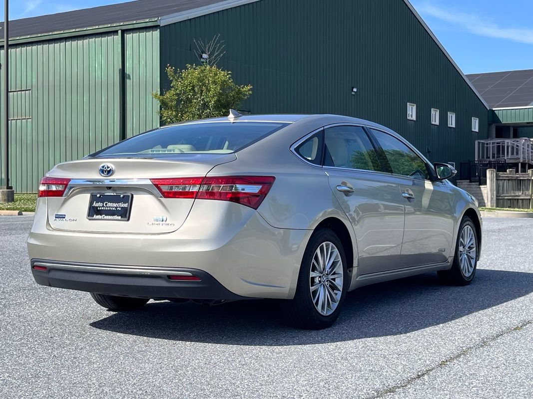Used 2017 Toyota Avalon Limited w/ All Weather Liner Package FWD image 8
