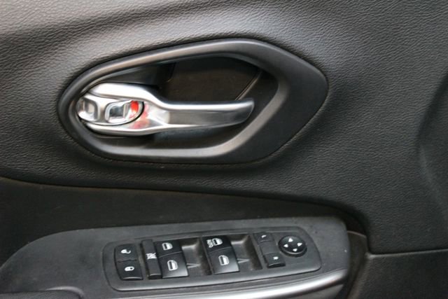 Used 2019 Jeep Cherokee Sport FWD image 17
