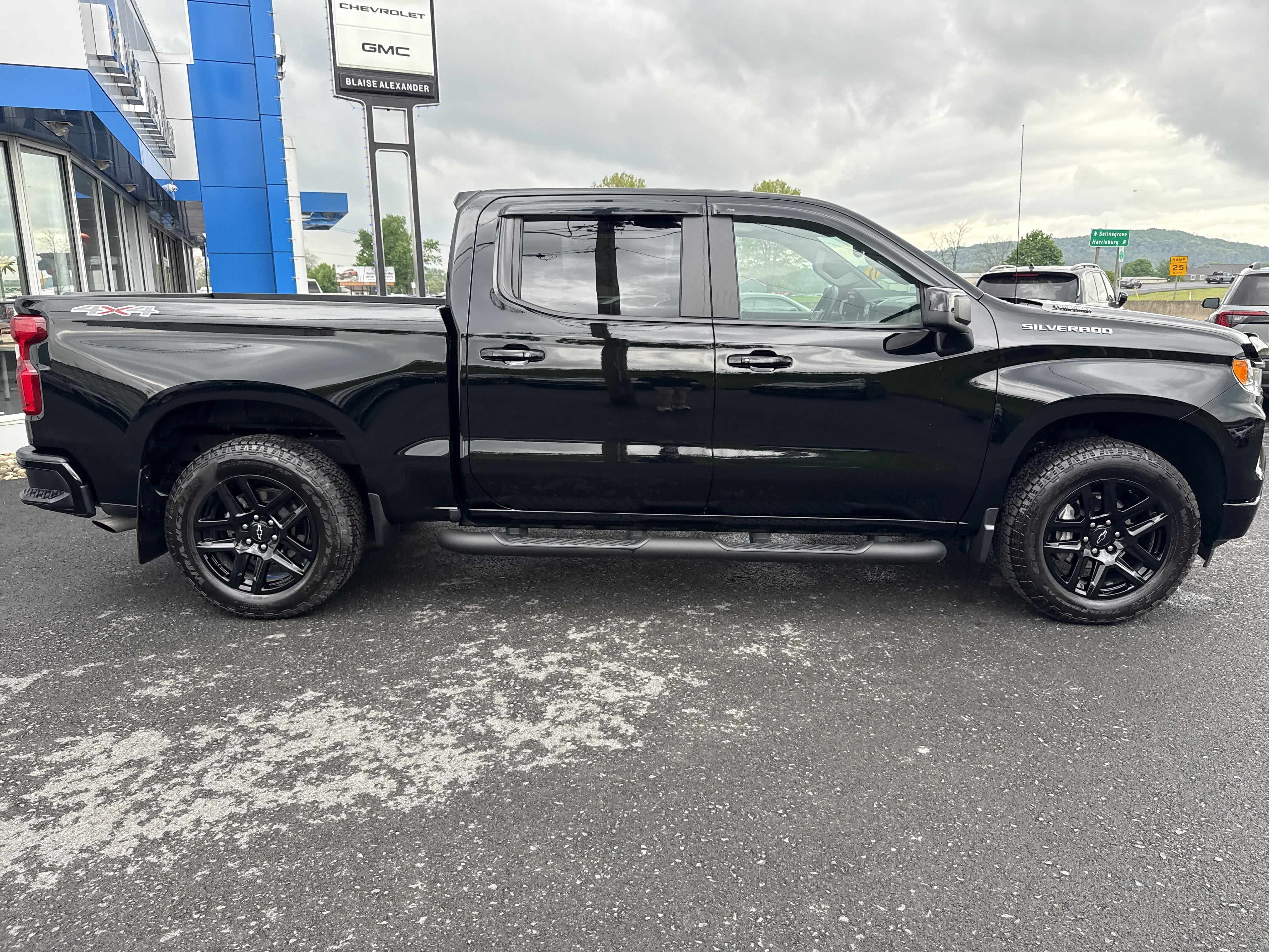 Used 2026 Chevrolet Silverado 1500 RST w/ RST Select Package AWD/4WD image 2