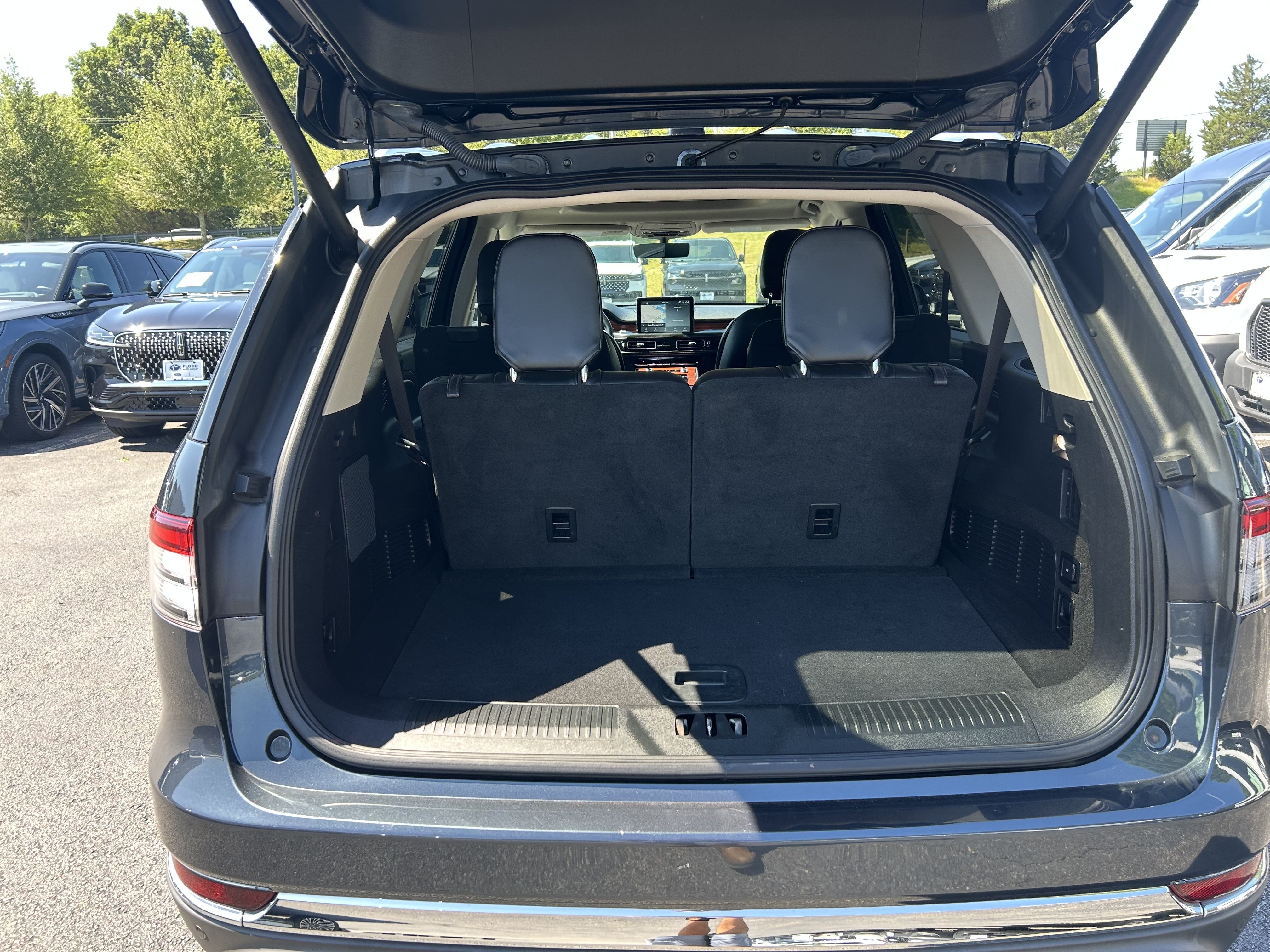 Used 2022 Lincoln Aviator Reserve w/ Elements Package Plus AWD/4WD image 7