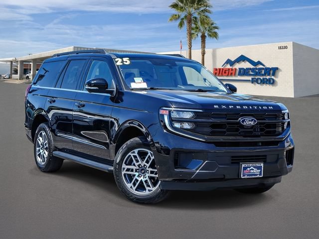Certified 2025 Ford Expedition Active AWD/4WD image 1