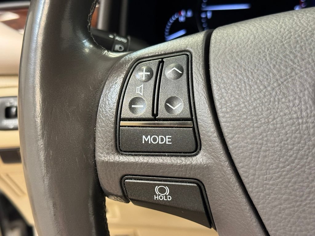 Used 2013 Lexus LS 460 AWD w/ Comfort Pkg image 44