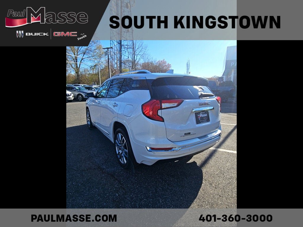 Used 2023 GMC Terrain Denali w/ Denali Premium Package AWD/4WD image 4