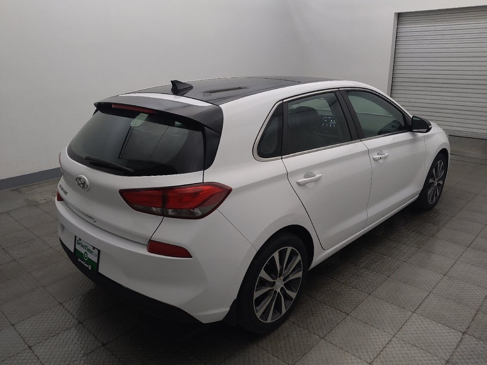 Used 2019 Hyundai Elantra GT w/ Style Package 02 FWD image 9