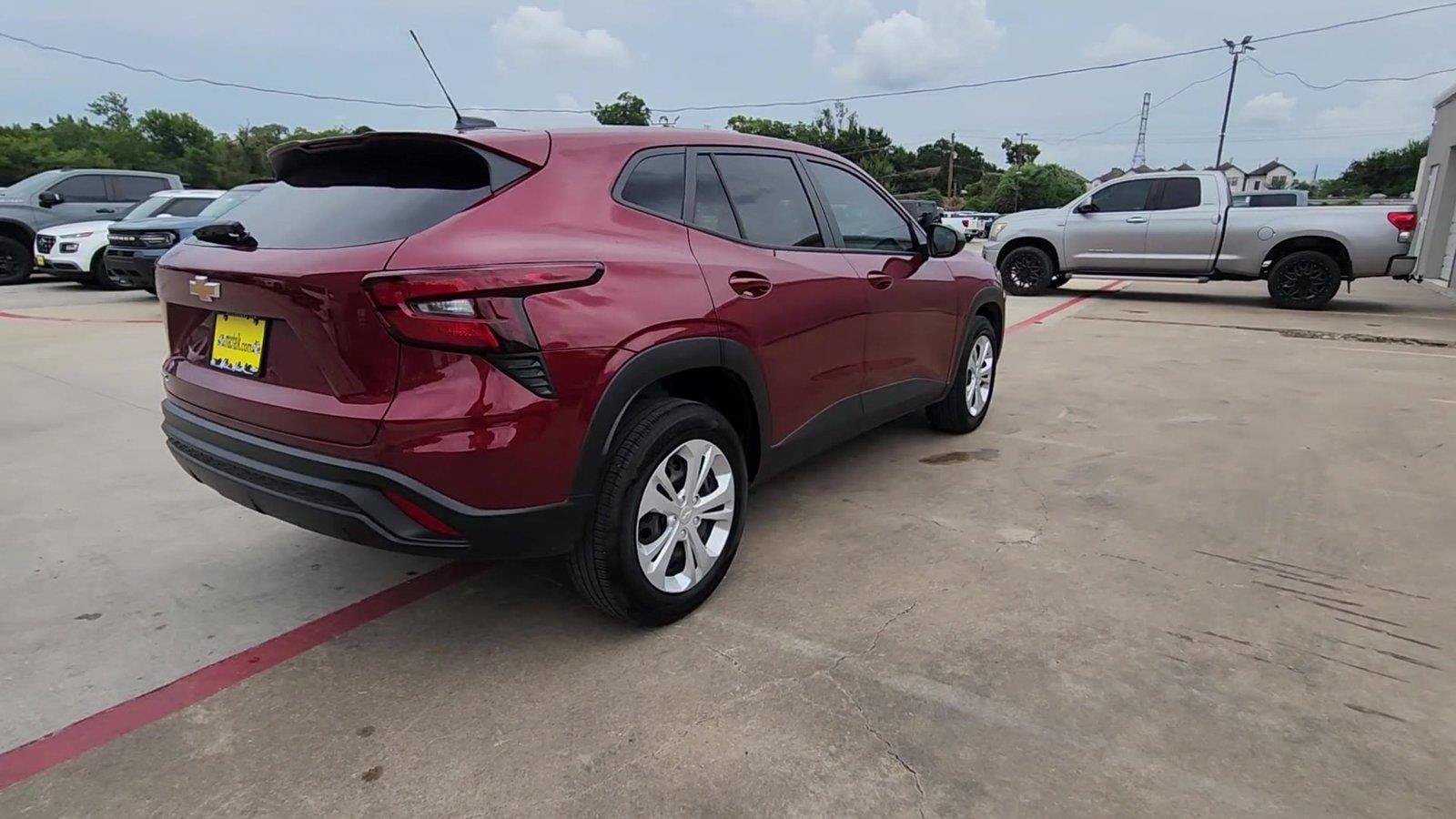 Certified 2025 Chevrolet Trax LS FWD image 8