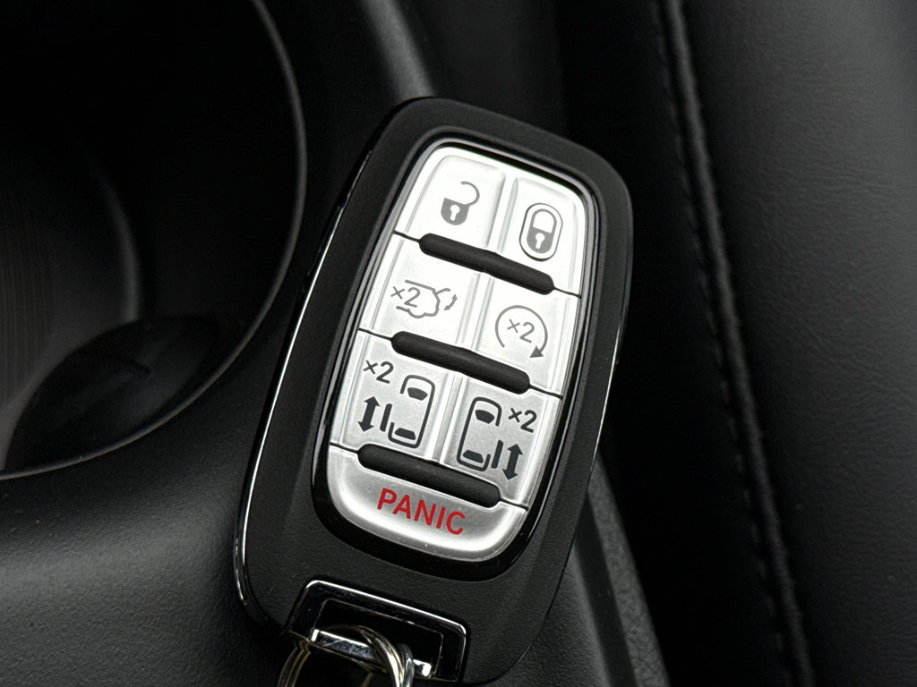 New 2026 Chrysler Pacifica Select FWD image 36