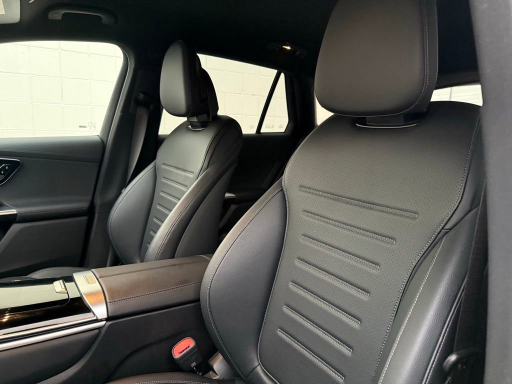 Used 2025 Mercedes-Benz GLC 300 4MATIC image 5