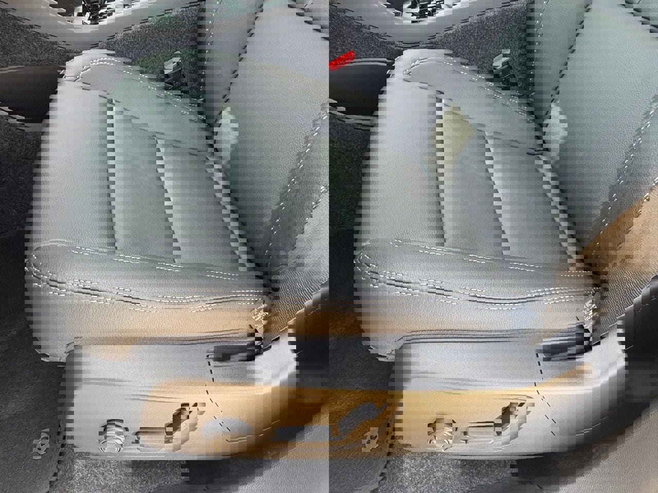 New 2026 Volvo XC40 B4 Core w/ Protection Package Premier image 18