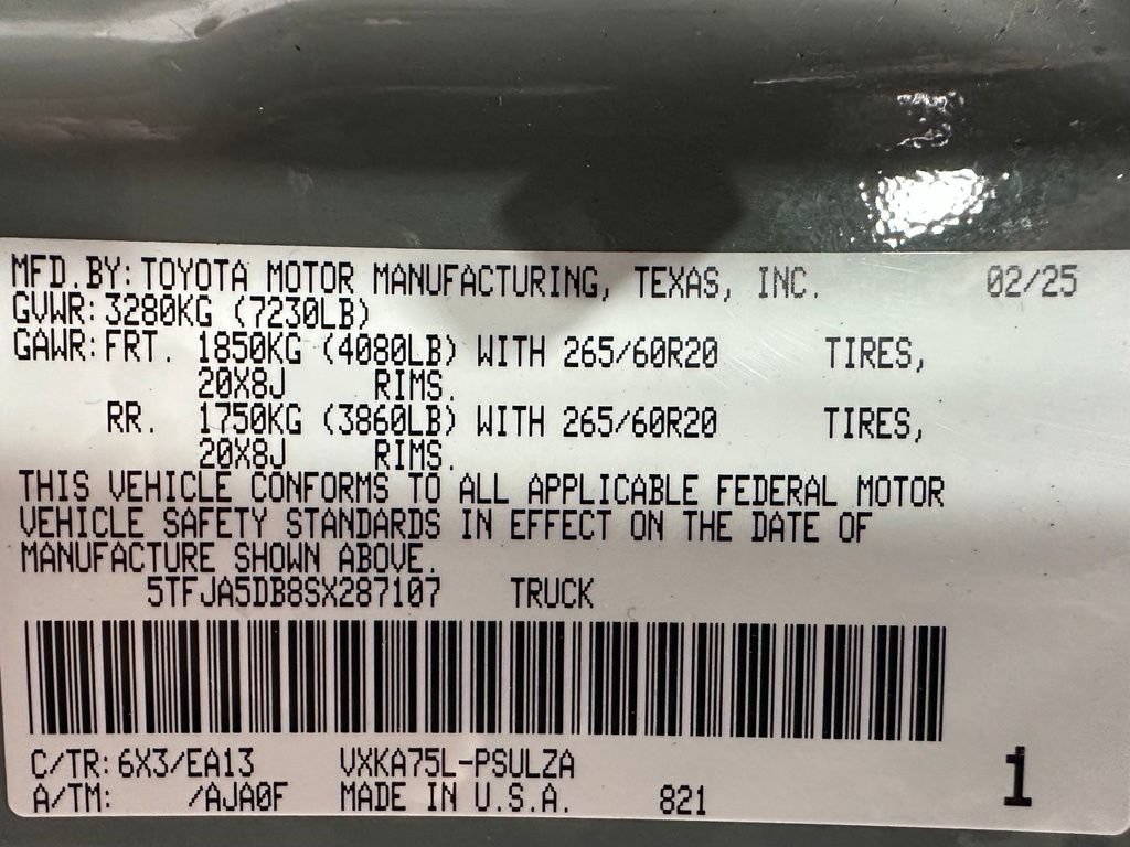 Used 2025 Toyota Tundra Limited AWD/4WD image 11