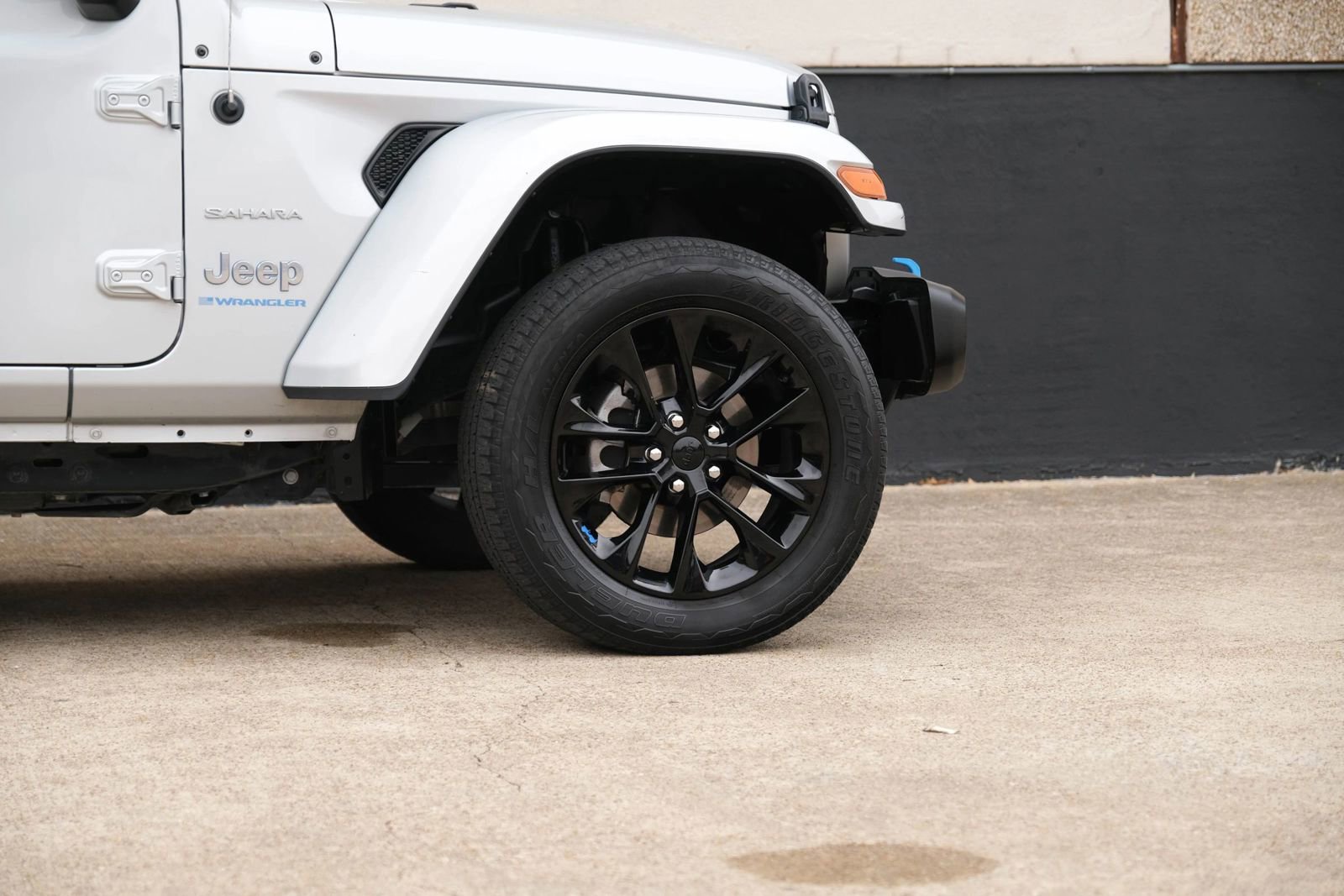 Used 2023 Jeep Wrangler Unlimited Sahara AWD/4WD image 13