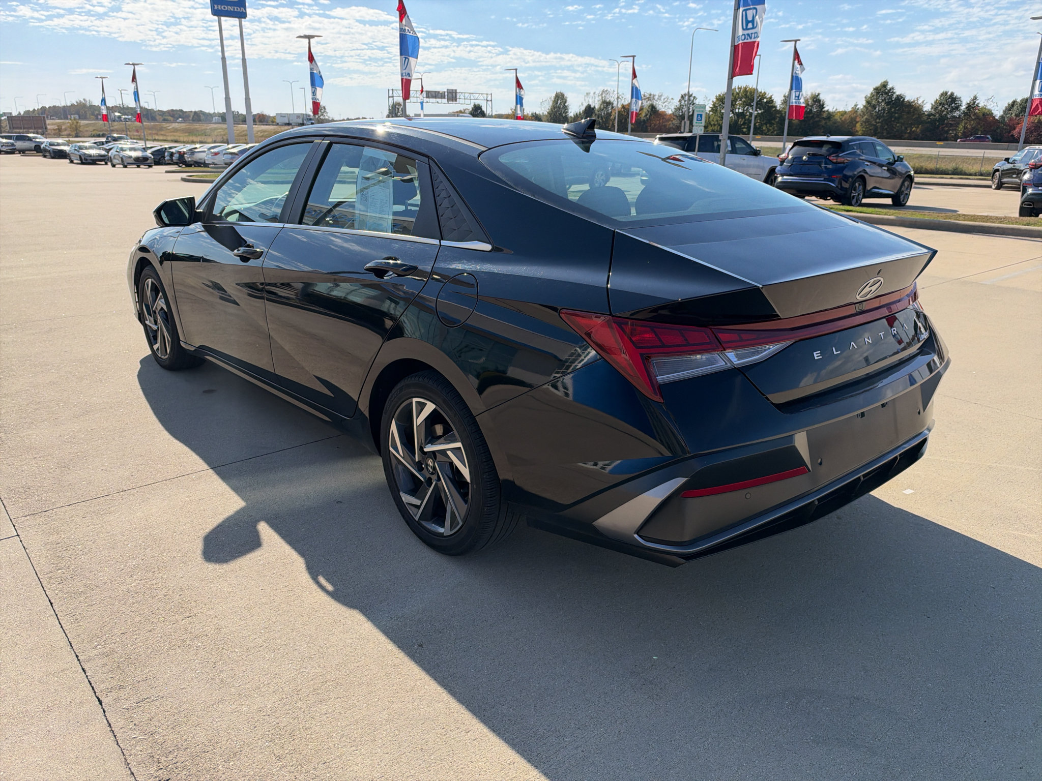 Used 2024 Hyundai Elantra Limited FWD image 7