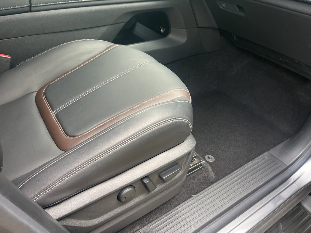 Used 2025 Nissan Armada SL image 23