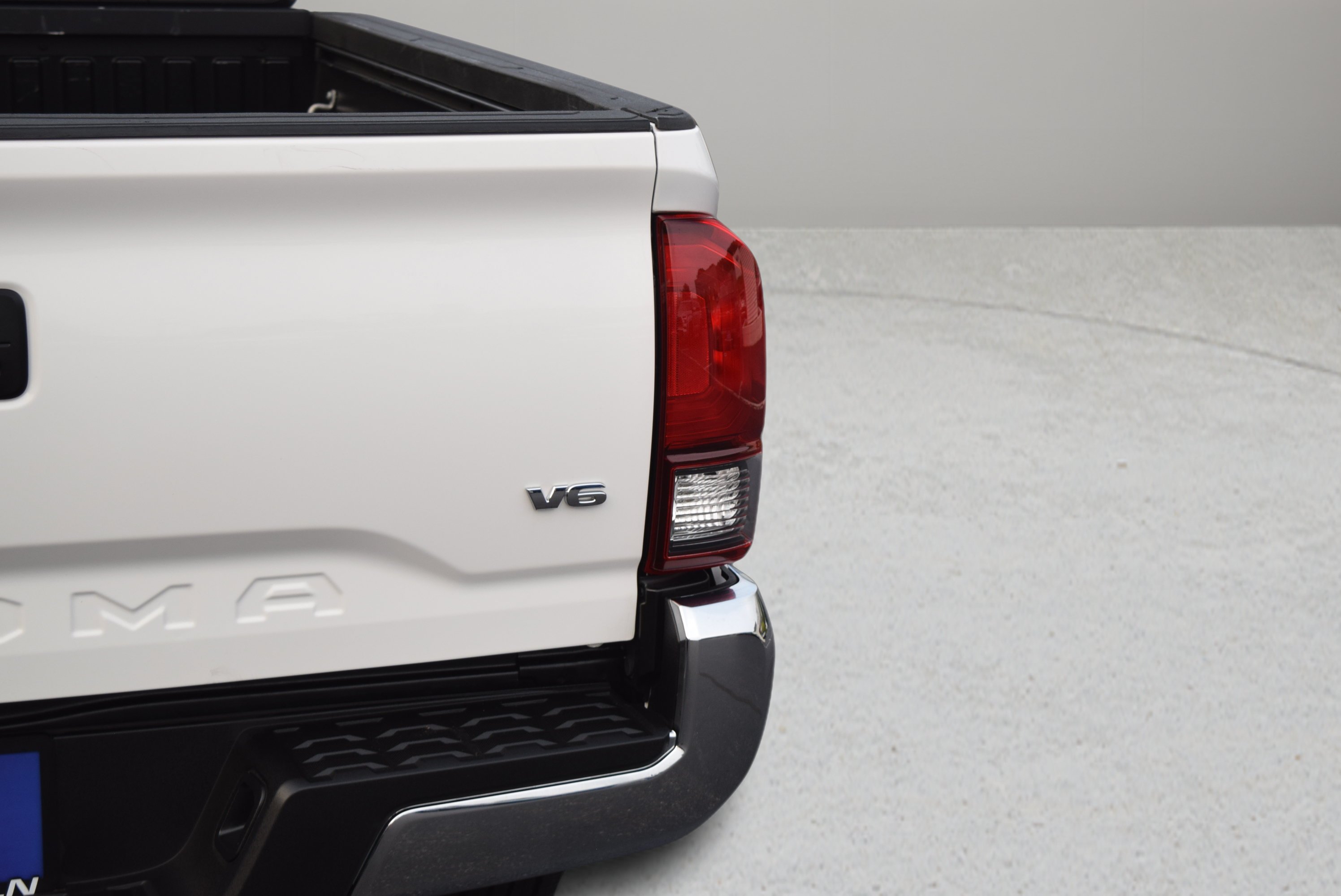Used 2023 Toyota Tacoma SR5 AWD/4WD image 6