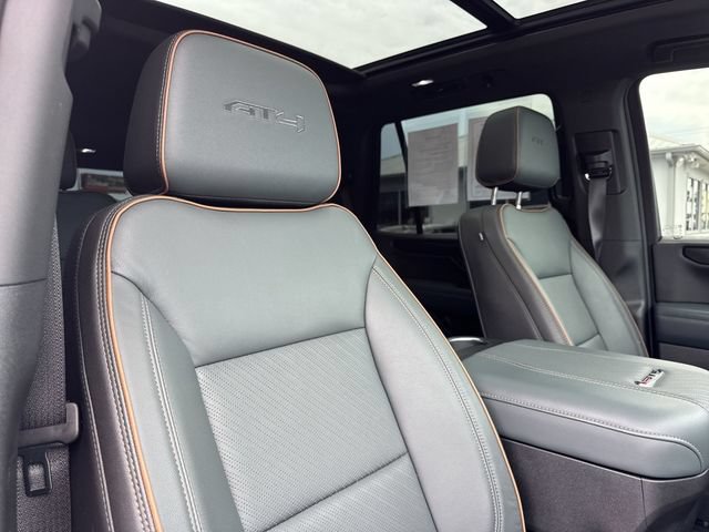 Used 2025 GMC Yukon AT4 w/ AT4 Premium Package AWD/4WD image 31