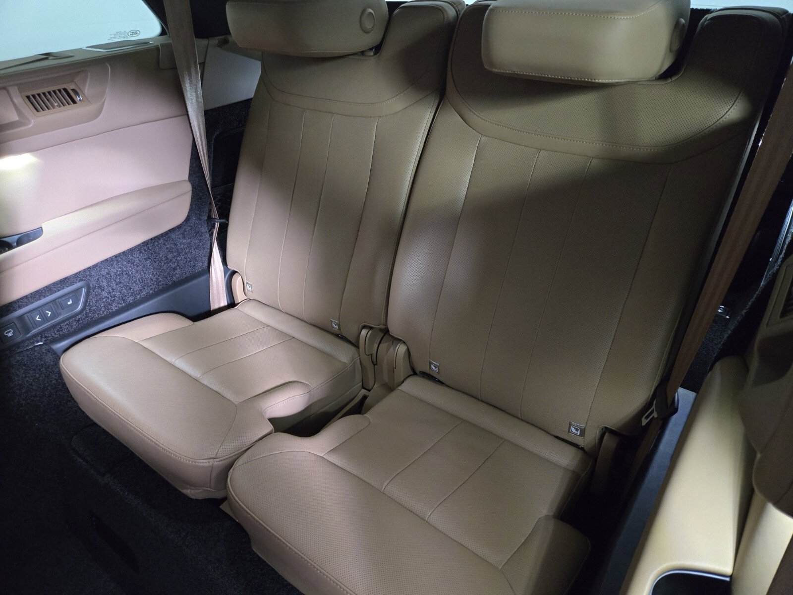 Used 2025 Land Rover Range Rover Long Wheelbase SE image 14