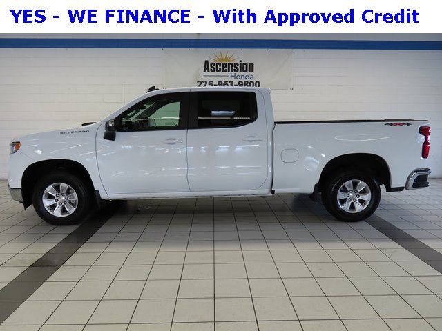 Used 2023 Chevrolet Silverado 1500 LT w/ Protection Package image 3