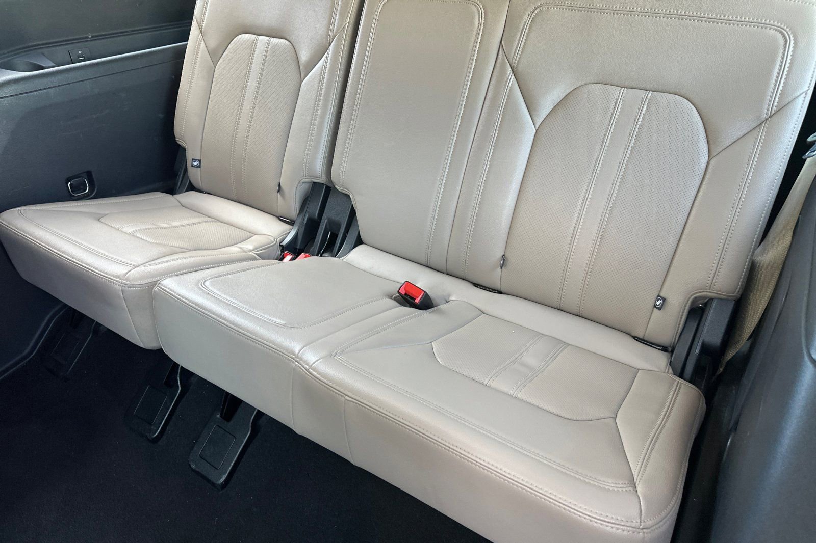 Used 2024 Ford Expedition Limited image 18