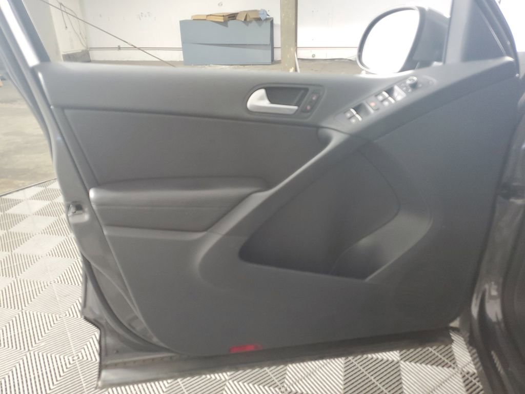 Used 2016 Volkswagen Tiguan SE FWD image 27
