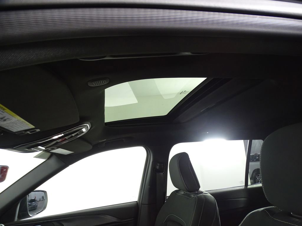 New 2025 Jeep Grand Cherokee L Laredo w/ Luxury Tech Group I image 24