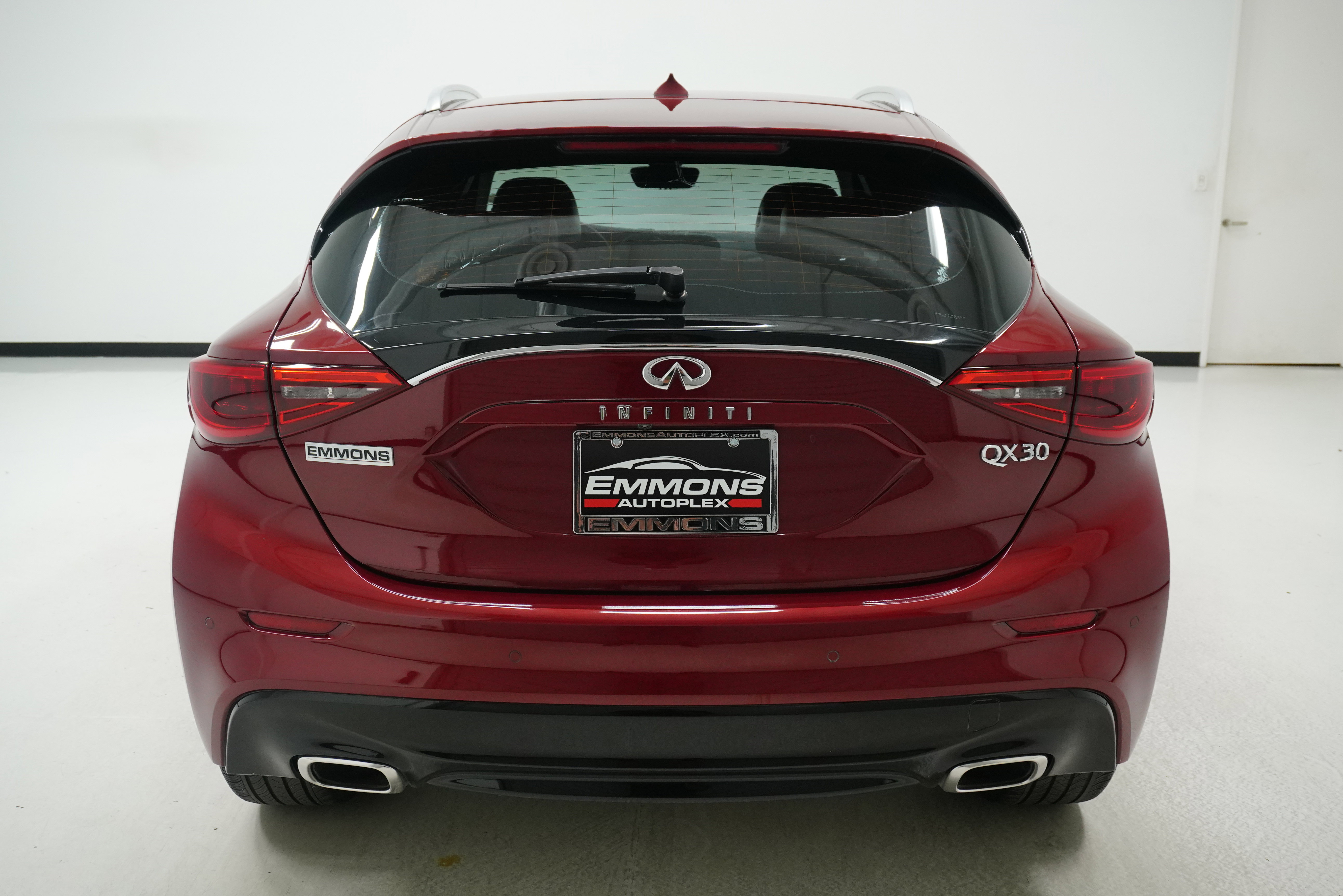 Used 2017 INFINITI QX30 Premium w/ Navigation Package FWD image 5