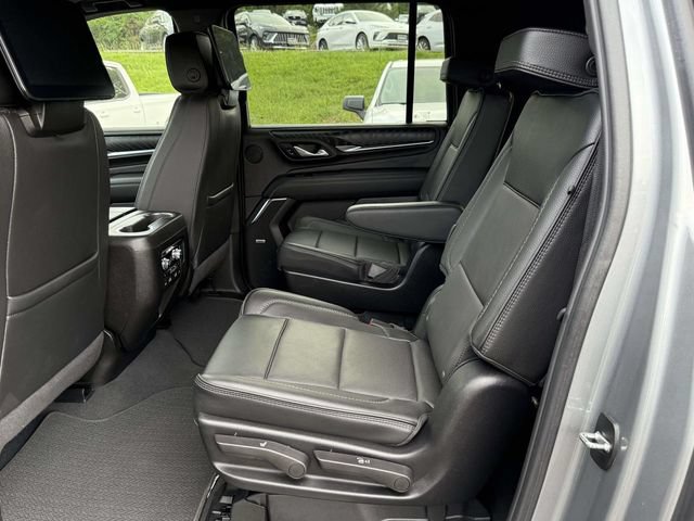 Used 2024 GMC Yukon XL Denali w/ Advanced Technology Package AWD/4WD image 11
