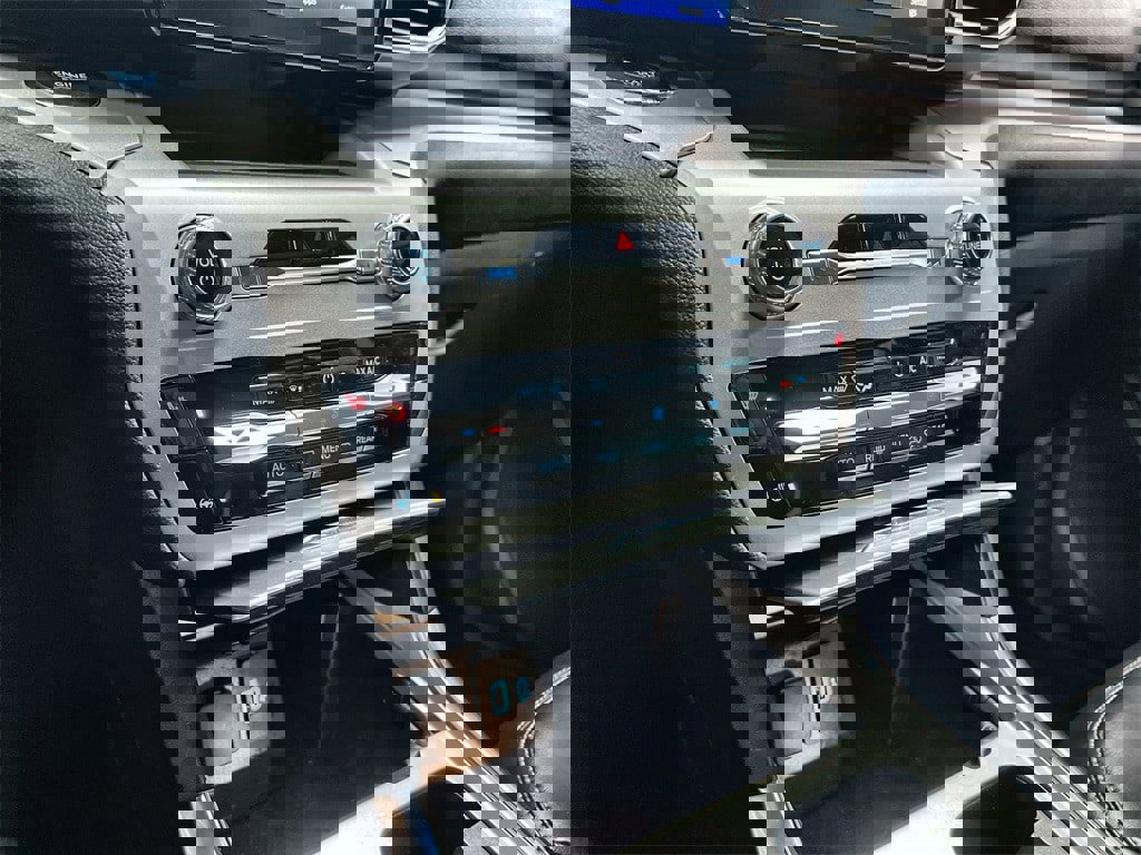 Used 2022 Ford Explorer XLT w/ Equipment Group 202A image 36