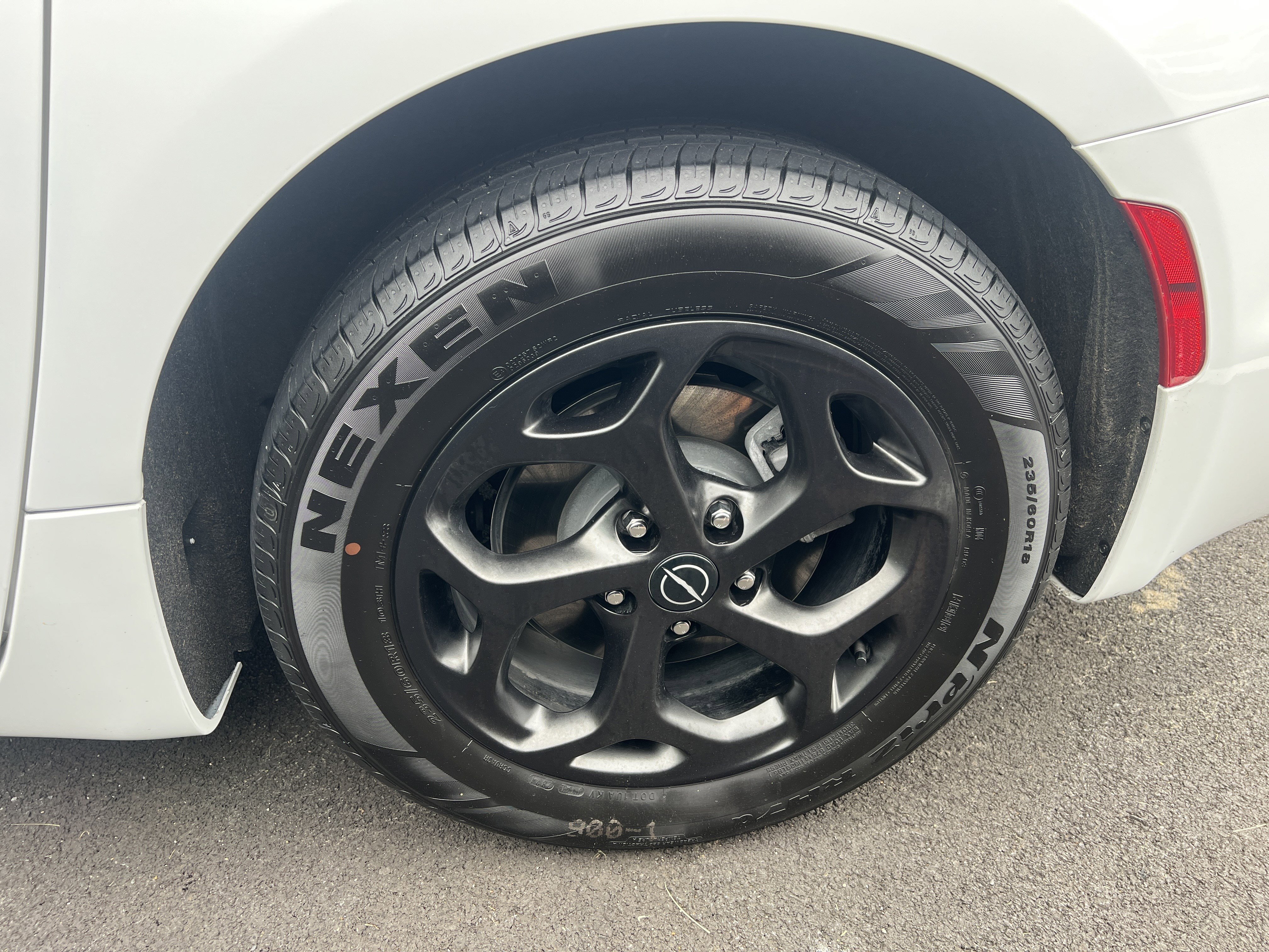 Used 2025 Chrysler Pacifica Premium FWD image 7