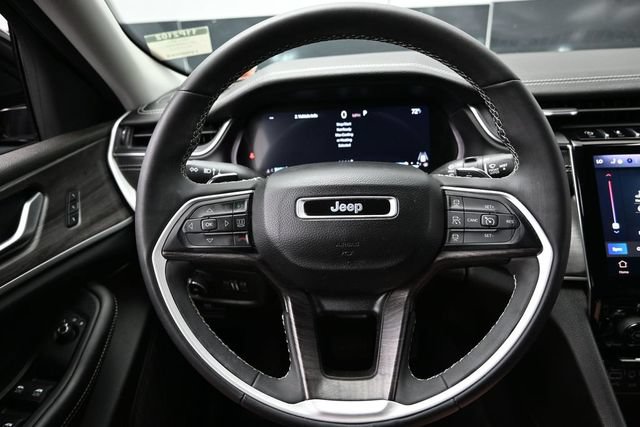 Used 2023 Jeep Grand Cherokee Limited w/ Black Appearance Package AWD/4WD image 28