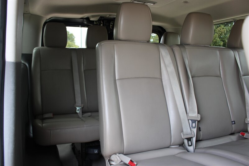 Used 2015 Nissan NV 3500 SL w/ Technology Package RWD image 19