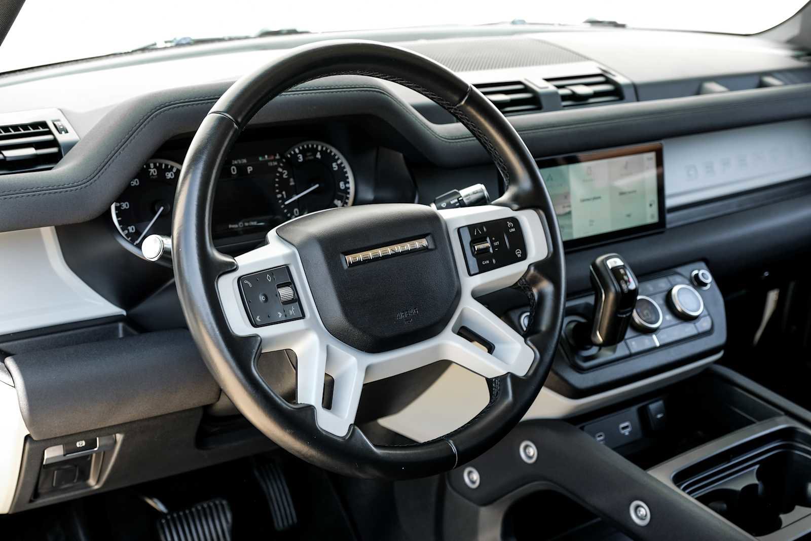 Used 2022 Land Rover Defender 90 image 17