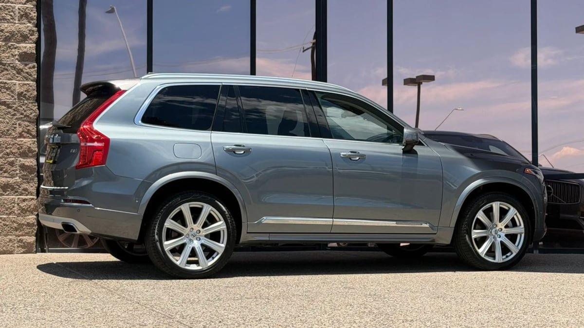 Used 2017 Volvo XC90 T8 Inscription w/ Luxury Package AWD/4WD image 16
