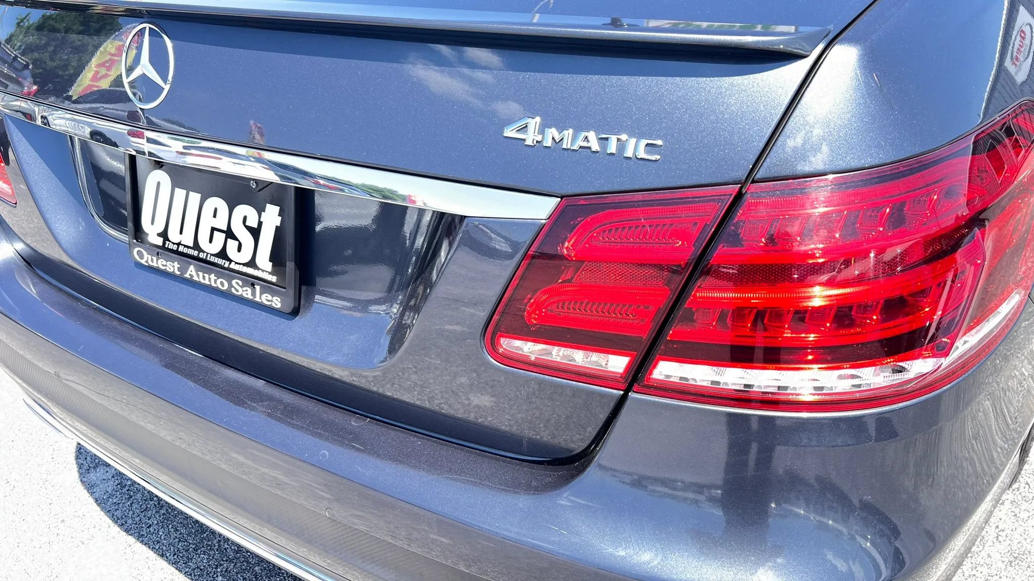 Used 2015 Mercedes-Benz E 400 Sedan w/ Driver Assistance Package image 4