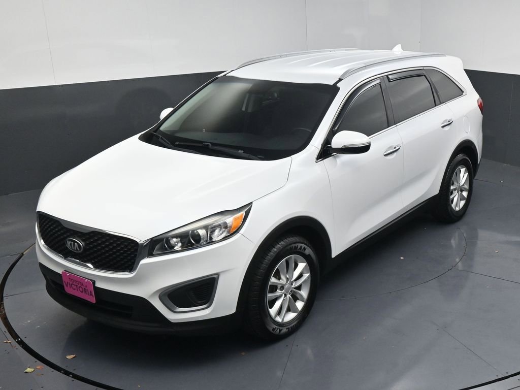 Used 2017 Kia Sorento LX w/ LX Convenience Package image 15