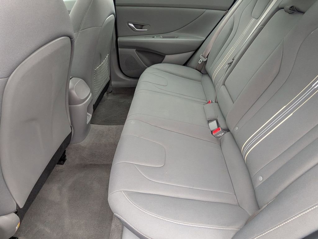 Used 2025 Hyundai Elantra SEL FWD image 20